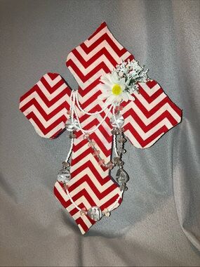 Red Chevron Cross Wall Décor with Daisy Accent